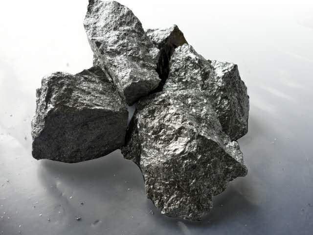Bruken av CaAl Alloy inbattery gitter